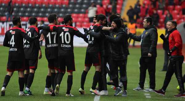 Eskişehirspor liderliği sevdi
