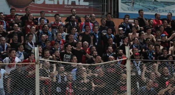 Eskişehirspor taraftarı yine şov yaptı!