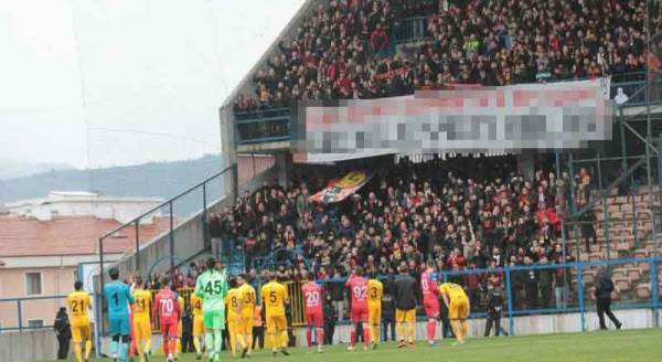 Eskişehirspor taraftarından anlamlı pankart