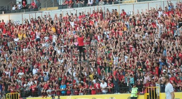 Eskişehirspor taraftarından hazırlık maçında şov!