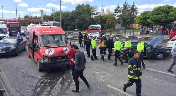 Eskişehirspor U12 oyuncularını taşıyan minibüs kaza yaptı