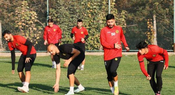 Eskişehirspor yeni 3 puan için ısınmaya başladı: İşte maça hazırlık görüntüleri