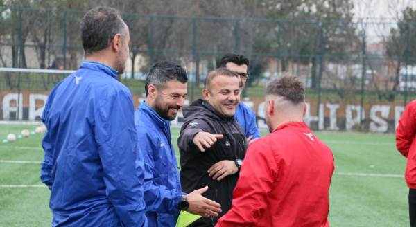 Eskişehirsporlu futbolcular hocasıyla tanıştı: Kartop hızlı başladı