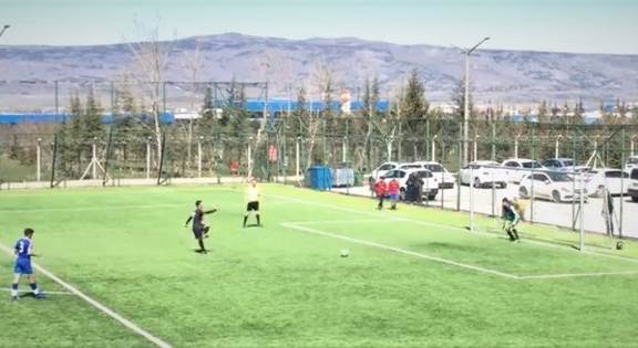 Eskişehirsporlu genç futbolcudan örnek davranış