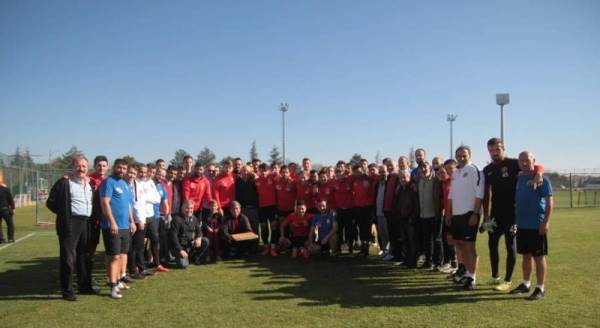 Eskişehirsporlu taraftarlar futbolcuları yalnız bırakmadı