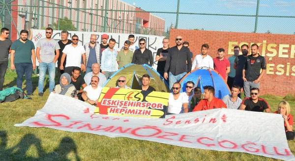 Eskişhirspor taraftarları açlık grevine başladı