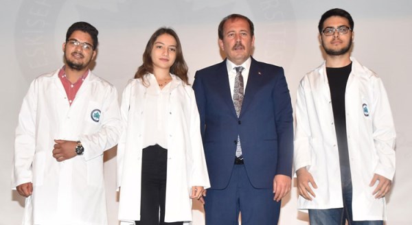 ESOGÜ Tıp öğrencileri beyaz önlük giydi