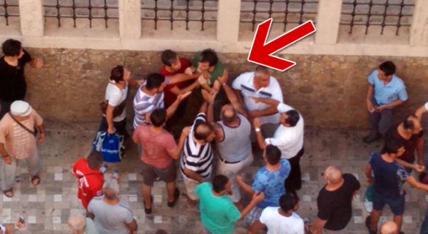 Etek altı görüntü çeken gence linç girişimi