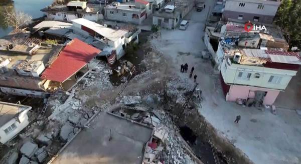 Fay hattının geçtiği köy işte böyle ikiye bölündü!