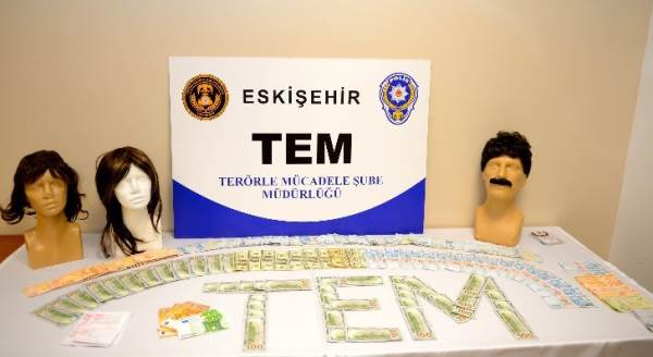 FETÖ/PDY zanlıları peruk ve takma sakalla yakalandı