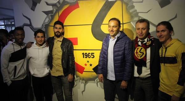 Fuat Çapa ve Eskişehirsporlu futbolcular öğrencilerle buluştu