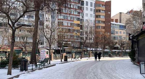 Geç gelen kar, Eskişehir'den ayrılmıyor