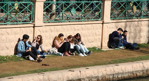 Gençler sıcak havanın tadını çıkardı