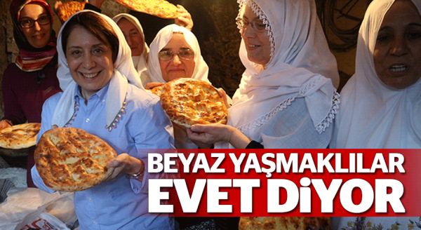 Günay tandırda ekmek yaptı, pişirdi