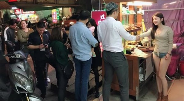 Güzel modeli işe aldı satışlar patladı...