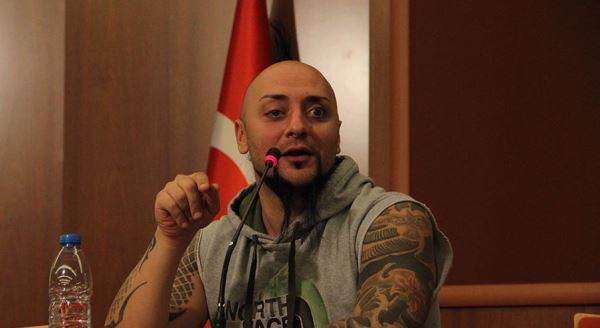 Hayko Çepki söyleşiye katılanları kırdı geçirdi