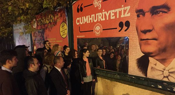 Her yeri Atatürk ve bayraklarla donattılar