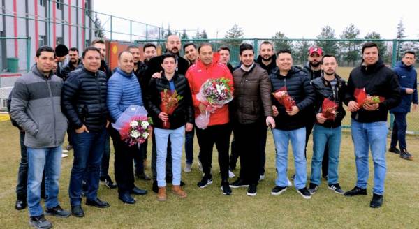 Herkes sevgilisine onlar Eskişehirspor'a koştu
