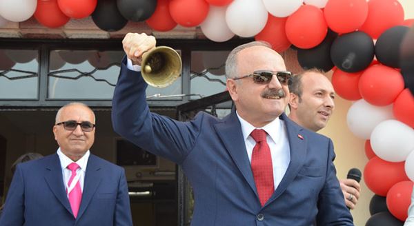 İlk ders zilini Vali Çakacak çaldı