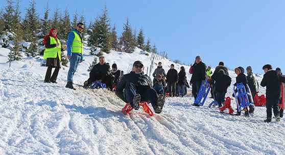 İnönü'de 2. Kızak Şenliği düzenlendi