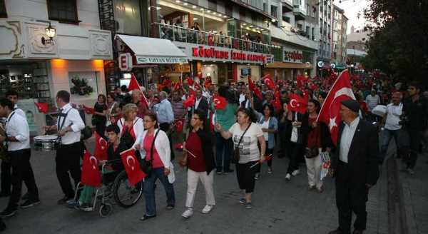 İşgalden kurtuluş yürüyüşle kutlandı