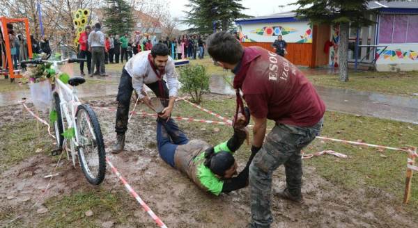 İzcilik sürecini atlatıp yemin ettiler