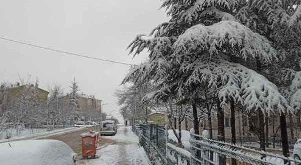 Kar Eskişehir'i yine beyaza boyadı