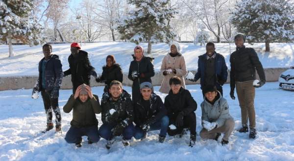 Kar ile Eskişehir'de tanıştılar