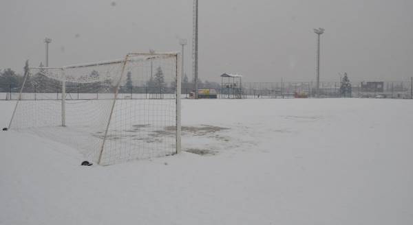 Kar yağışı Eskişehirspor'u da vurdu!