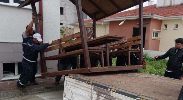 Kazım Kurt yaptı onlar söktü