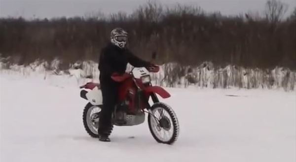 Kendi kar lastiğini kendisi yaptı