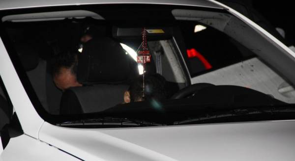 Kiraladığı aracın içinde intihar etti