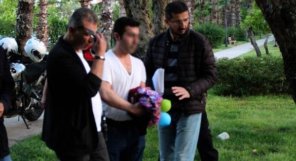 Kızını kadın kılığında takip ederken gözaltına alındı