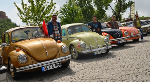 Klasik otomobil tutkunları buluştu