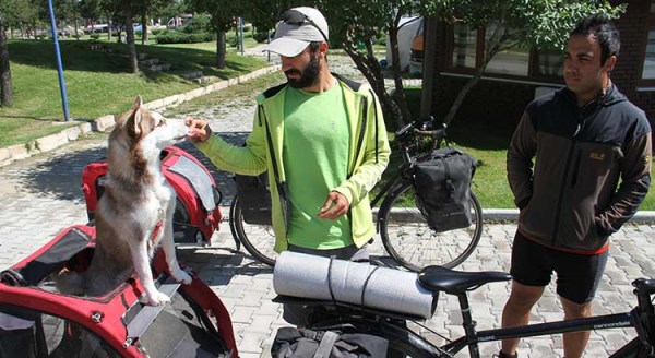 Köpekleriyle Türkiye turuna çıktılar