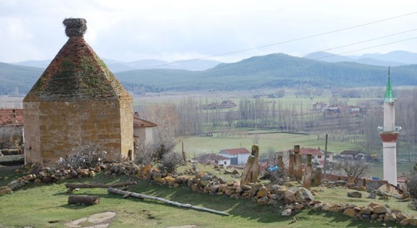 Kümbet turizmi yol ve ev bekliyor