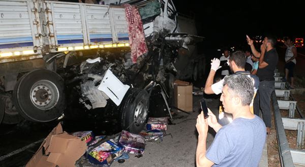 Kütahya'da zincirleme kaza: 1 ölü 4 yaralı