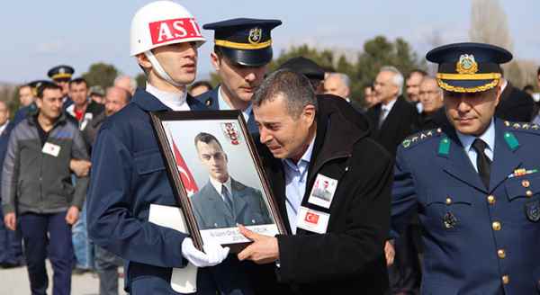 Kütahya şehidine ağlıyor