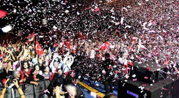 Livaneli ile Eskişehir Senfoni Orkestrası'ndan muhteşem konser 