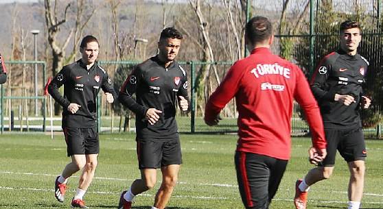 Mehmet Özcan milli takımla ilk antrenmanında!