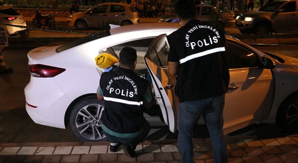 Müteahhit aracında tüfekle intihar etti