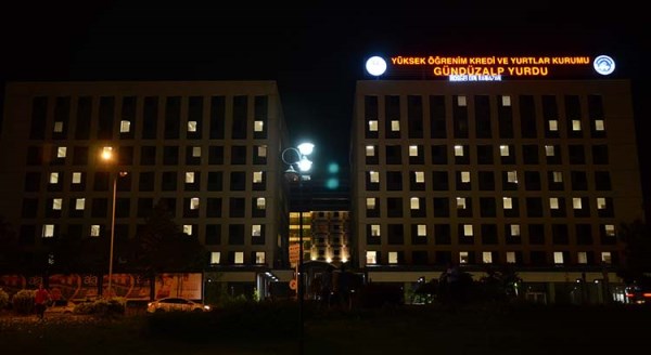 Öğrenciler ışıkla KUDÜS yazdı