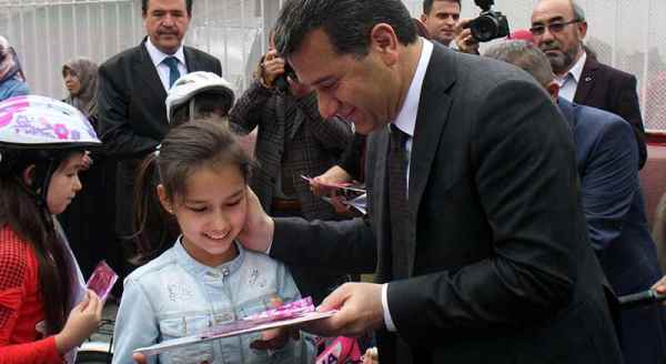 Öğrencilerin karne heyecanı