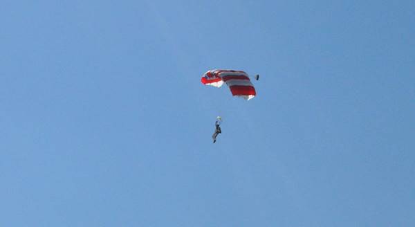 Paraşütler gökyüzünü renklendirecek