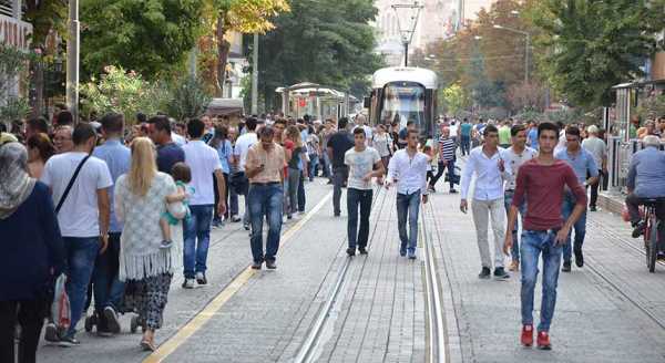 Pazar esnafı çifte bayram ediyor