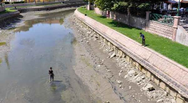 Porsuk'ta ceset aranırken bakın onlar ne aradı!