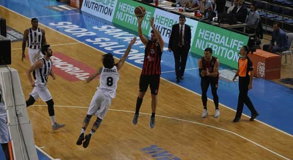 Potanın Şimşekleri ilk yarıyı 4. sırada bitirdi!