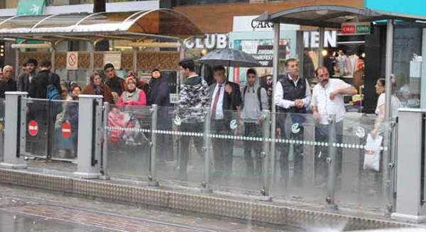 Sağanak yağmur Eskişehir'i esir aldı!