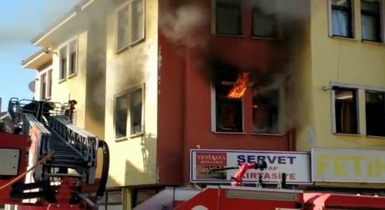 Şarjda unutulan cep telefonu yangın çıkardı