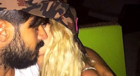 Şarkıcı Emrah'ın oğlundan olay pozlar!